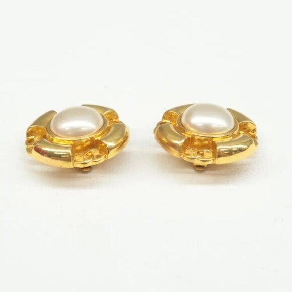 100% Authentic CHANEL Gold Metal CC Pearl Clip-On Earrings - Picture 8 of 9